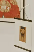 전통 초상화가 어우러진 모던 갤러리 전시공간